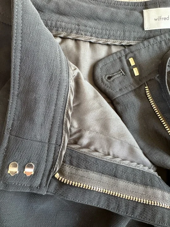 Wilfred Aritzia Shift Cargo Pant Relaxed barrel-leg crepe cargo pants in Black 8 - Picture 10 of 10